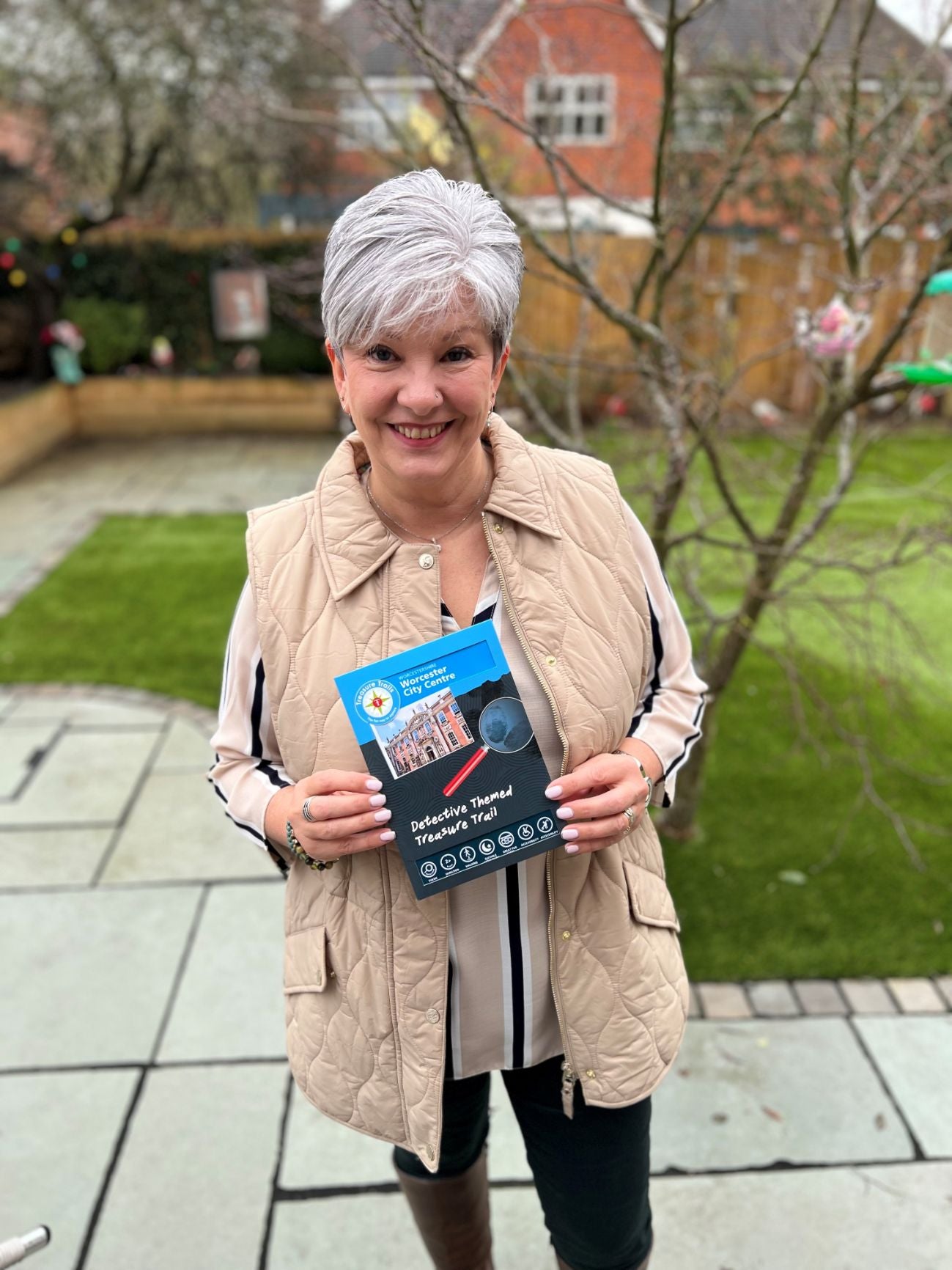 Gerry is our lucky November winner - Pictured is Gerry's good lady, Sharon, with their Winning Trail. Gerry is our lucky November winner - Pictured is Gerry's good lady, Sharon, with their Winning Trail.